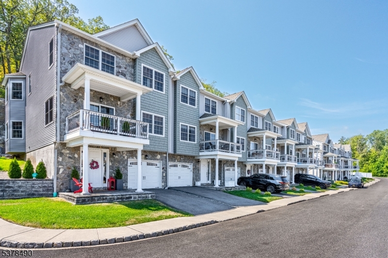 69 Halina Ln