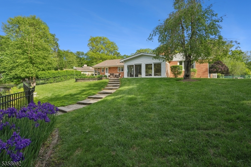 7 Dells Dr