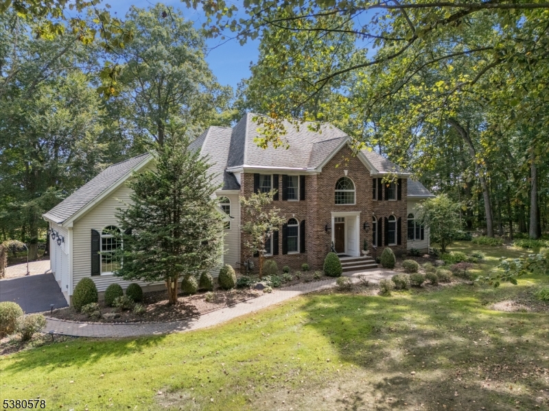 5 Wood Hollow Dr