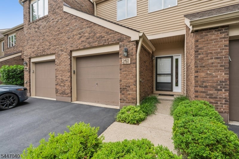 251 Plymouth Ct 251