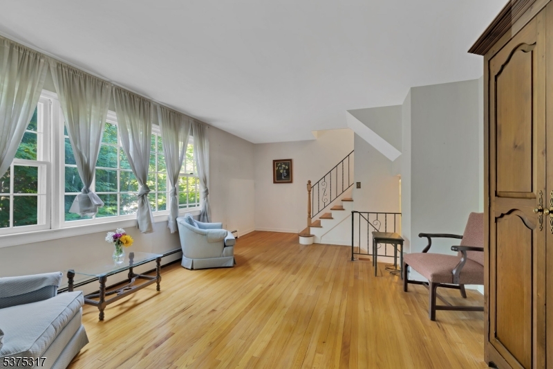 6 Armstrong Ave