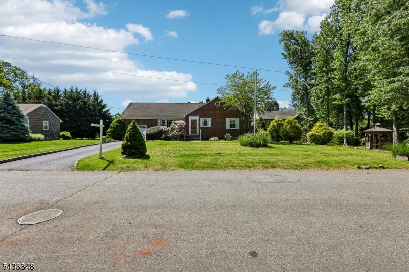 27 Shawnee Rd