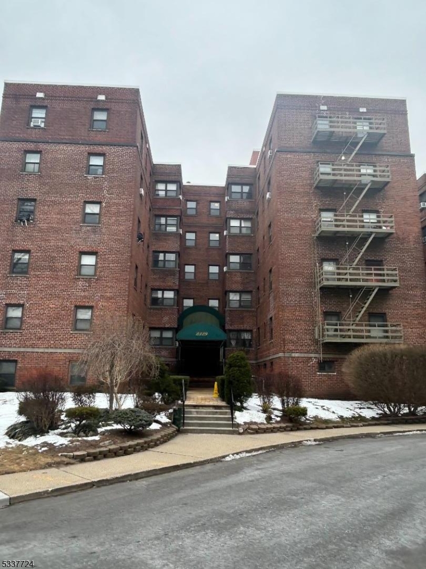 2329 Hudson Terrace C13