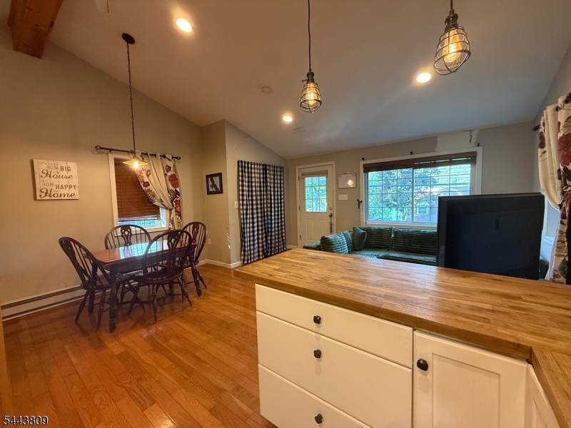 105 Lakeside Dr