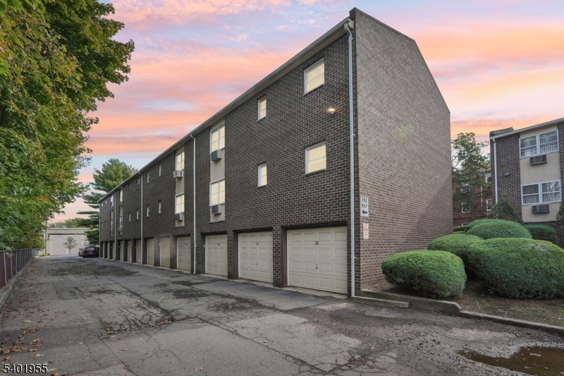 421 Bloomfield Ave C1