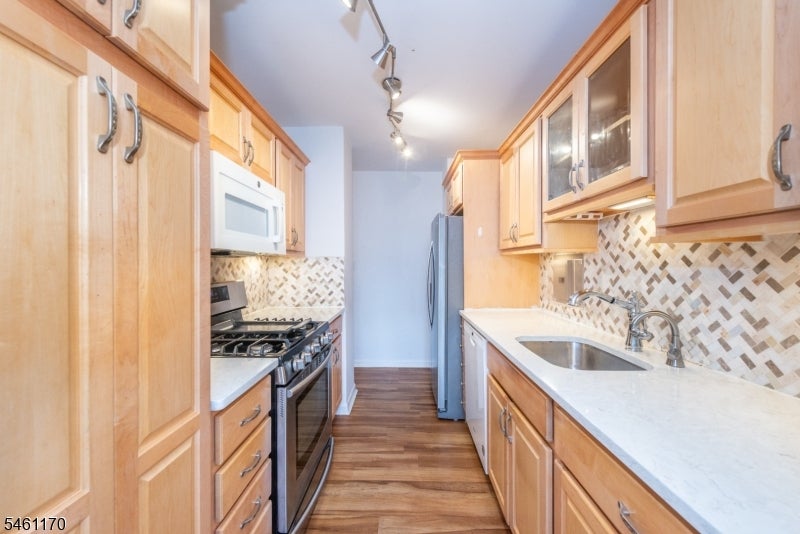 530 Valley Rd 7Z