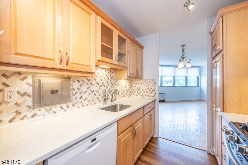 530 Valley Rd 7Z