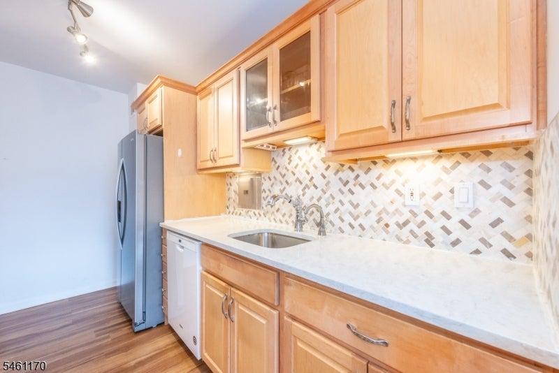 530 Valley Rd 7Z