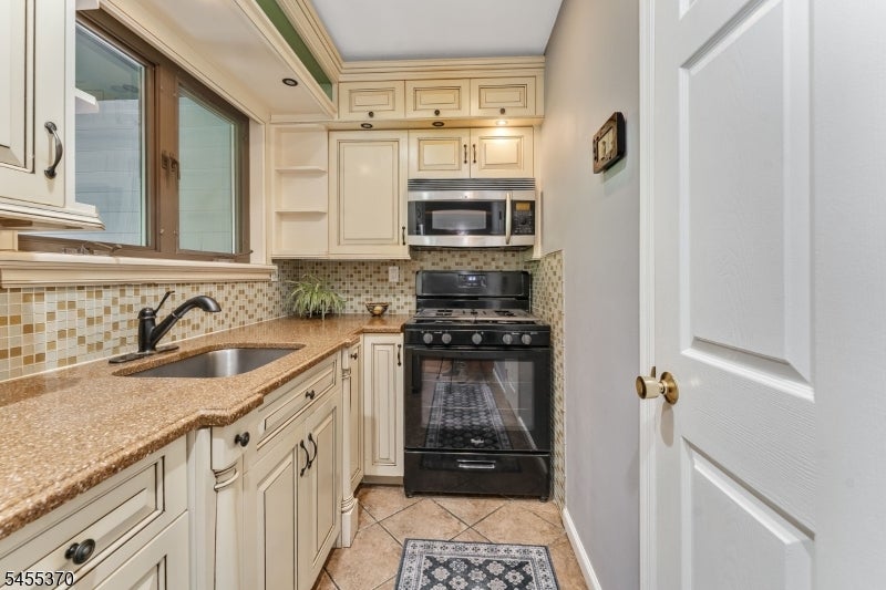 705 Clark Cir