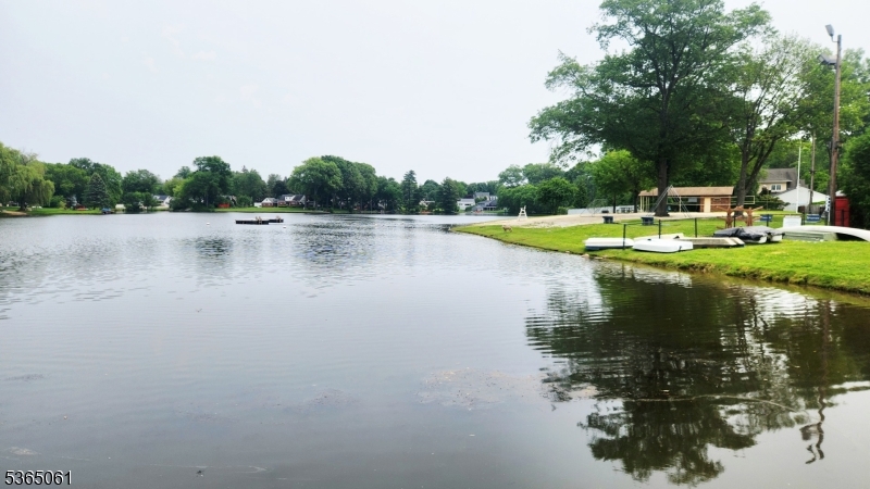 30 Lake Dr