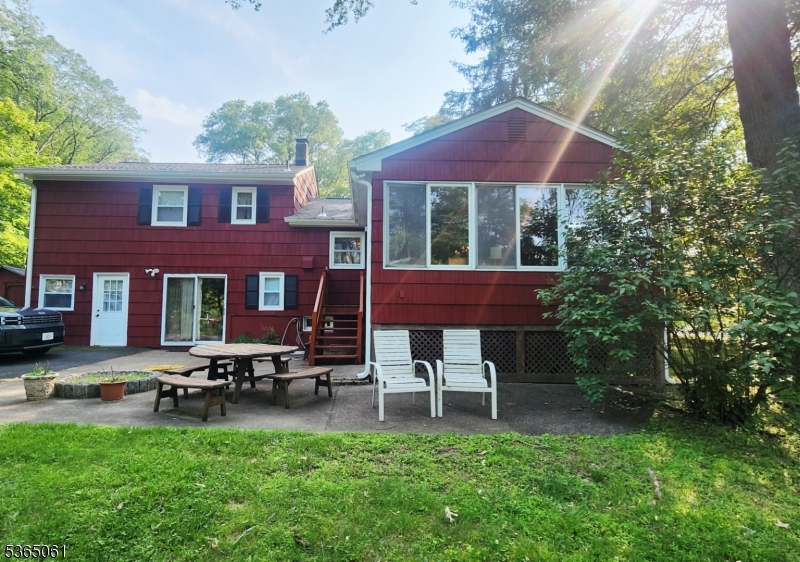 30 Lake Dr