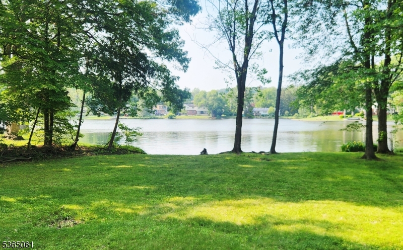 30 Lake Dr