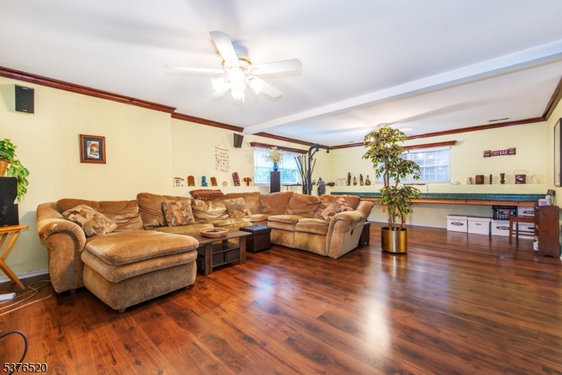 99 Vreeland Ave