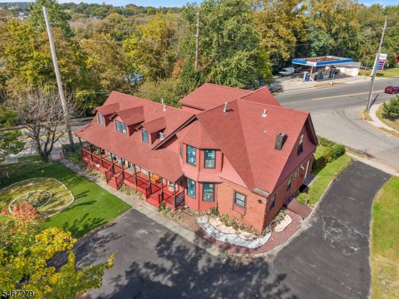 891 River Dr