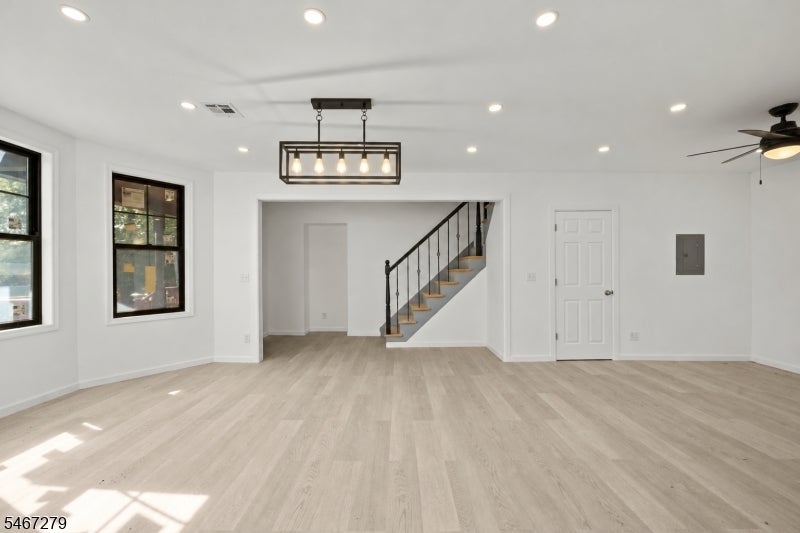 891 River Dr