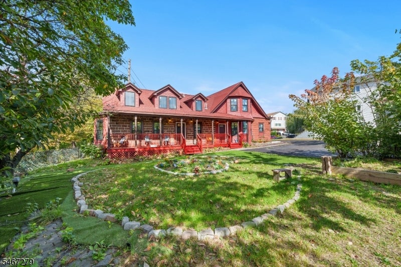 891 River Dr