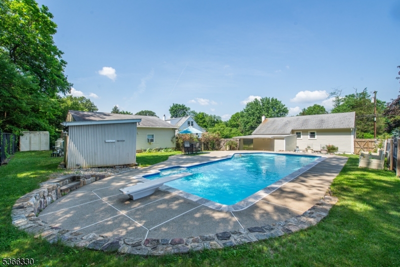 36 Beaver Brook Ln