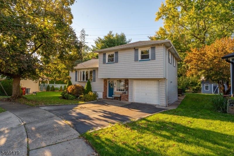 68 Carrie Ct