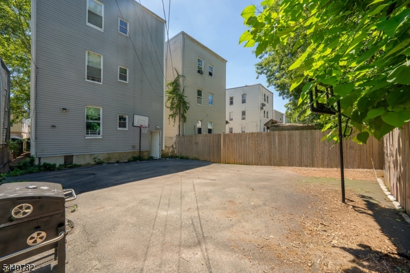77 S 16Th St