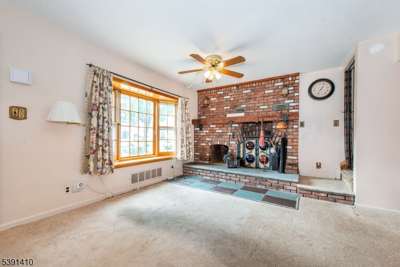 86 Linwood Ter