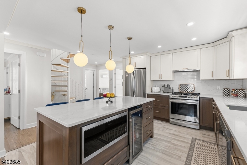 48 Hobart Pl. Apt 2 2