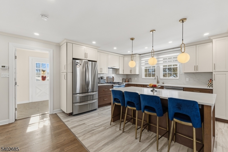 48 Hobart Pl. Apt 2 2