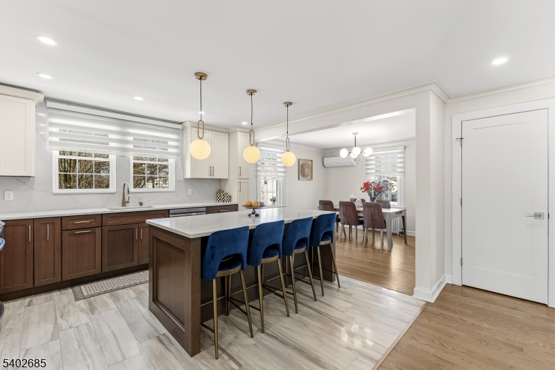 48 Hobart Pl. Apt 2 2