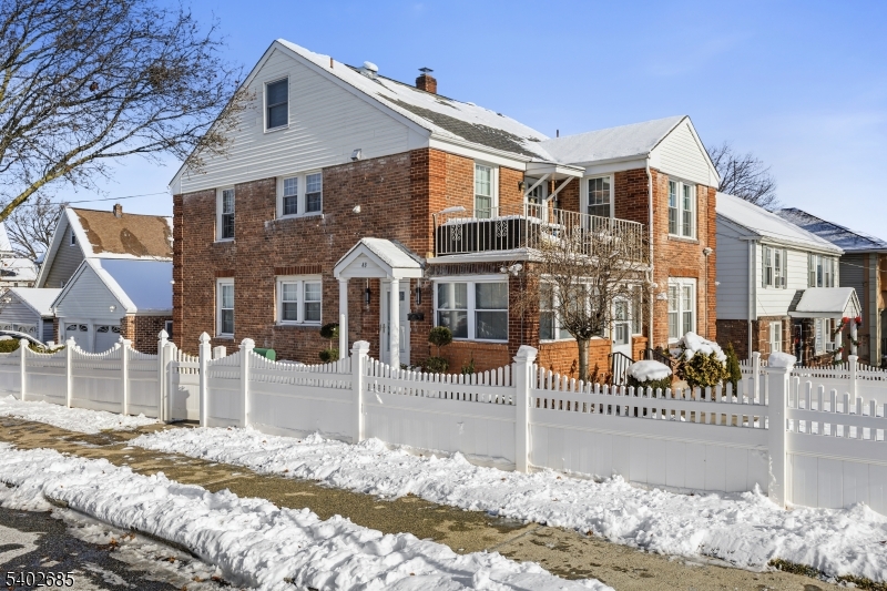 48 Hobart Pl. Apt 2 2