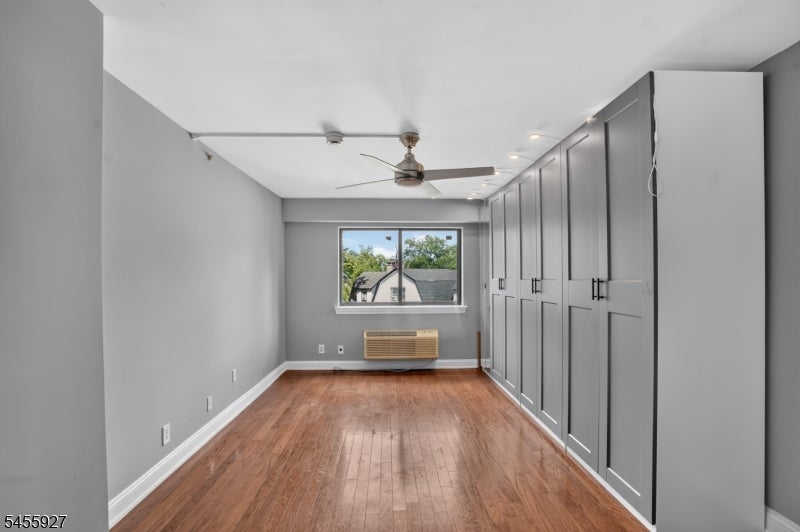 60 Parkway Dr 4JJ
