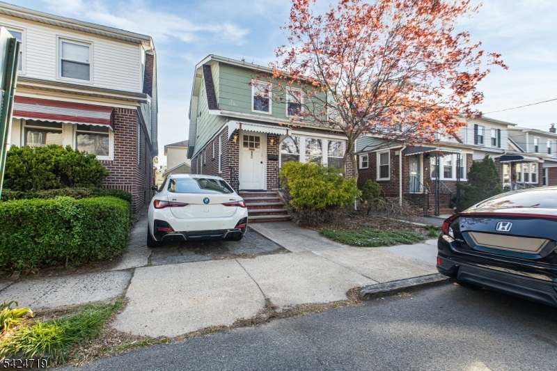 13 Front St