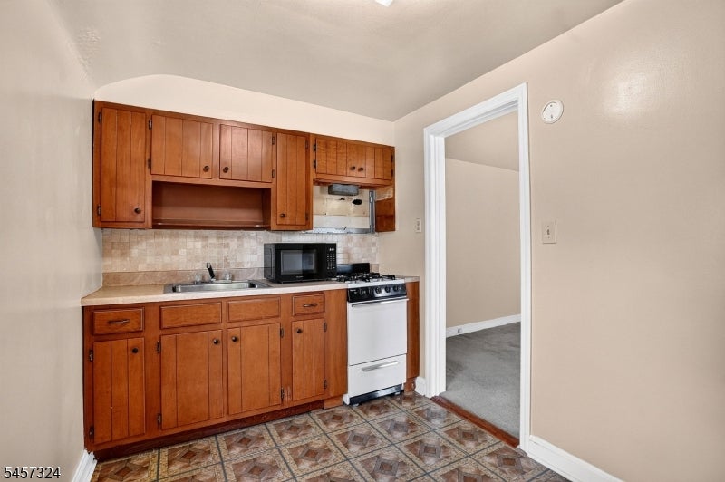 57 Bond Pl