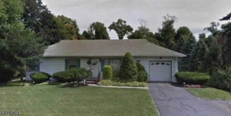70 Hardwick Ln