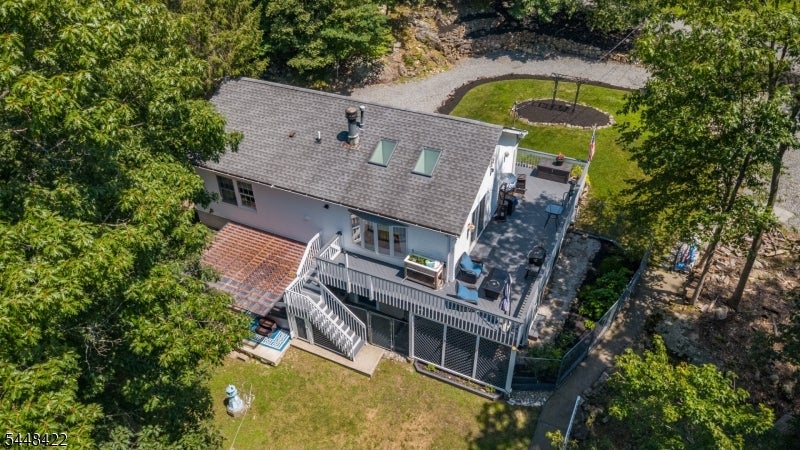 38 Oneida Ave