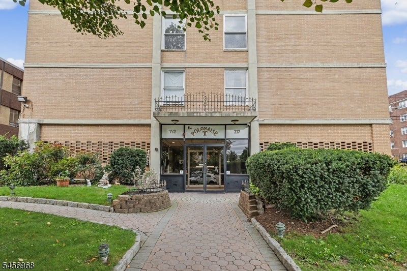 712 N Broad St 2C