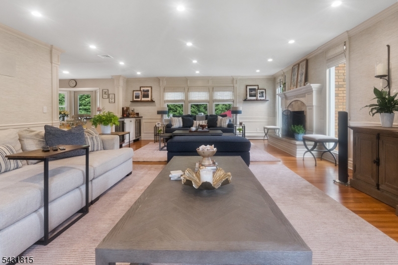 16 Trinity Pl