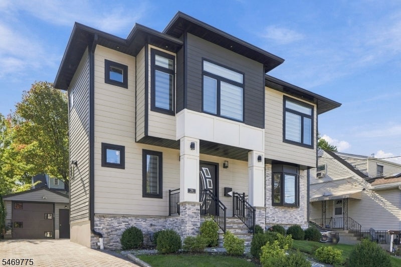 79 Elm Ave