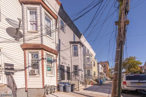 Photo of 1119 Hampton Pl, Elizabeth, NJ 07201 (MLS # 3994939)