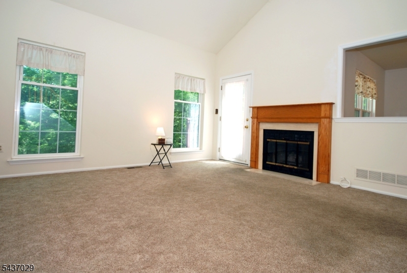 34 Delaware Ln