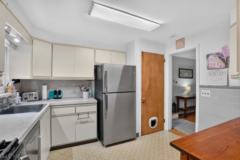72 Lyons Pl