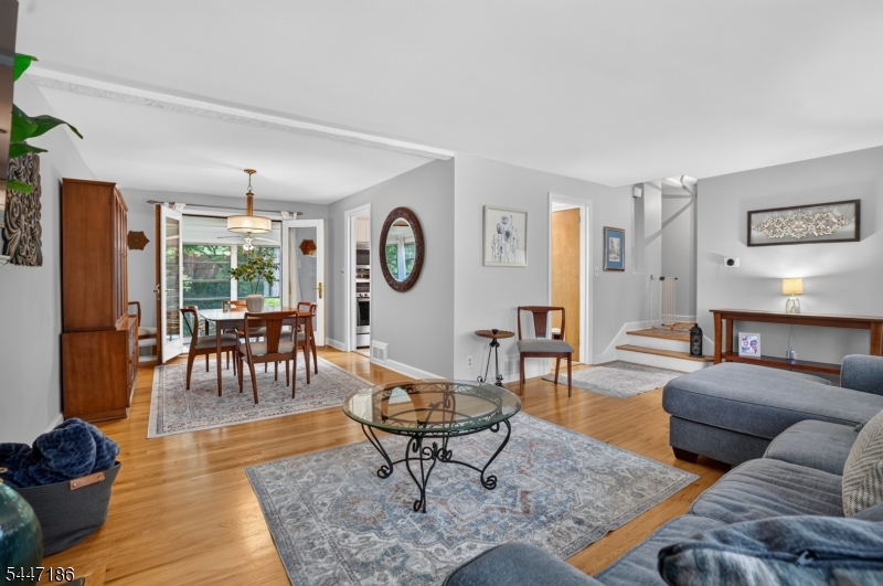 72 Lyons Pl