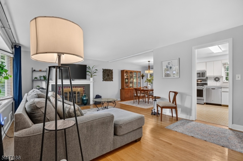 72 Lyons Pl