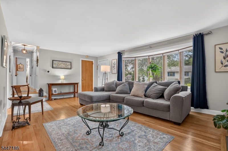 72 Lyons Pl