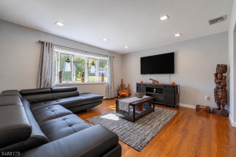 56 Outlook St