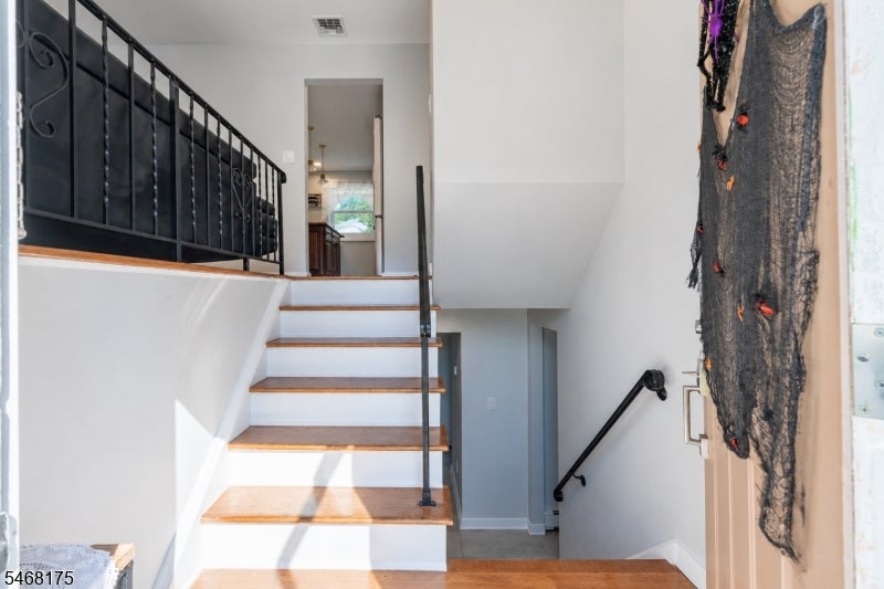 56 Outlook St