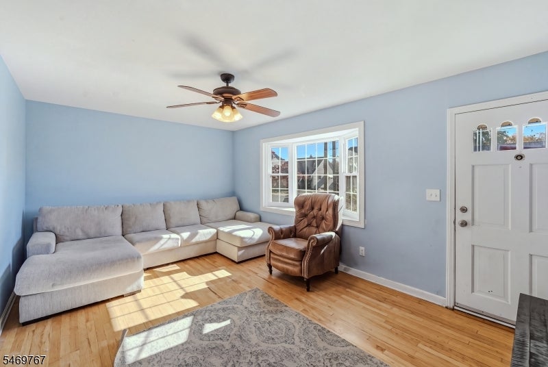 33 Hillside Dr