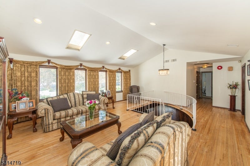 181 Center Grove Rd