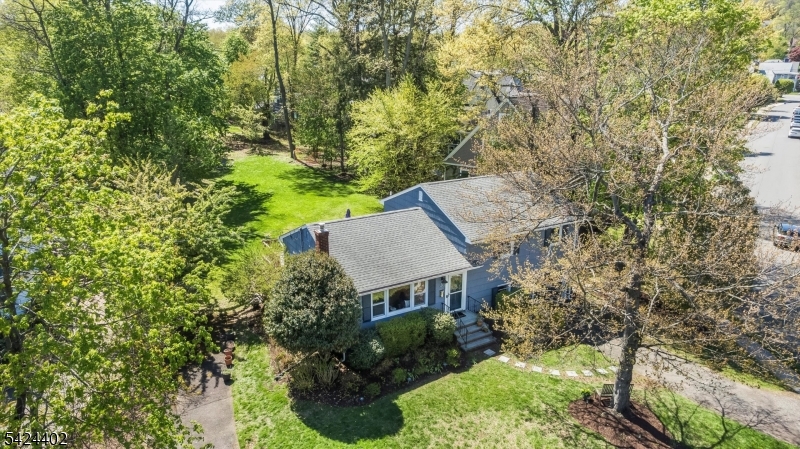 30 Bellaire Dr