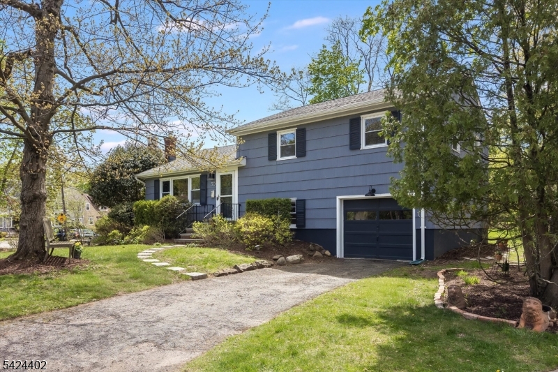 30 Bellaire Dr