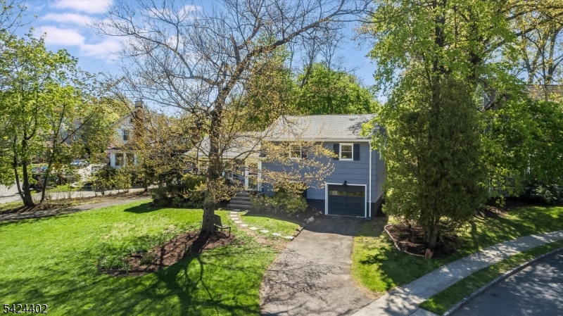 30 Bellaire Dr