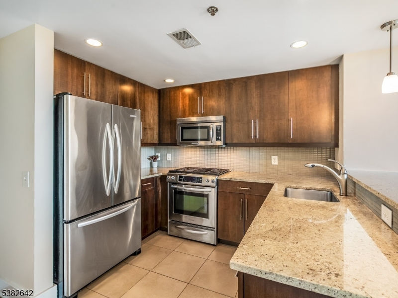 800 Jackson St 604